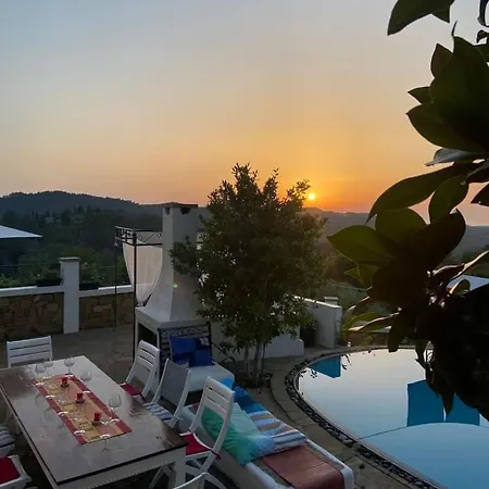 Turisalba בית הארחה *